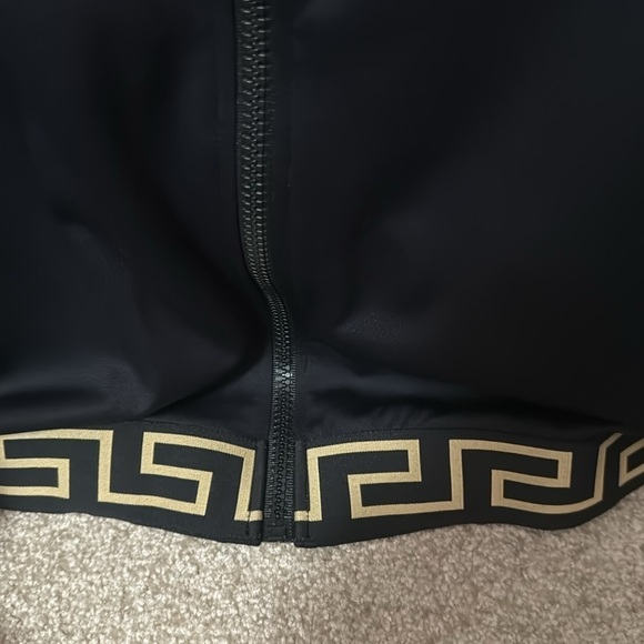 Pre owned Versace women’s size 4-L/XL track jacket - Picture 2 of 6